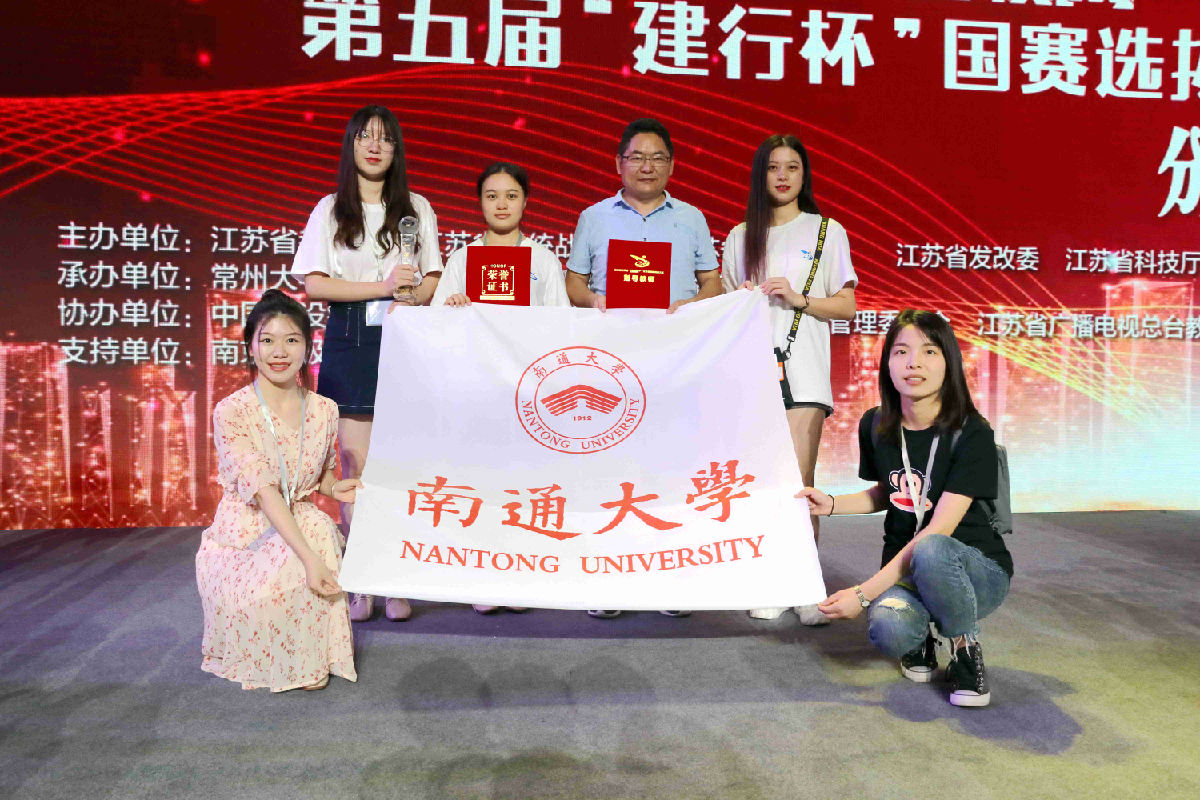 团队合影1.jpg